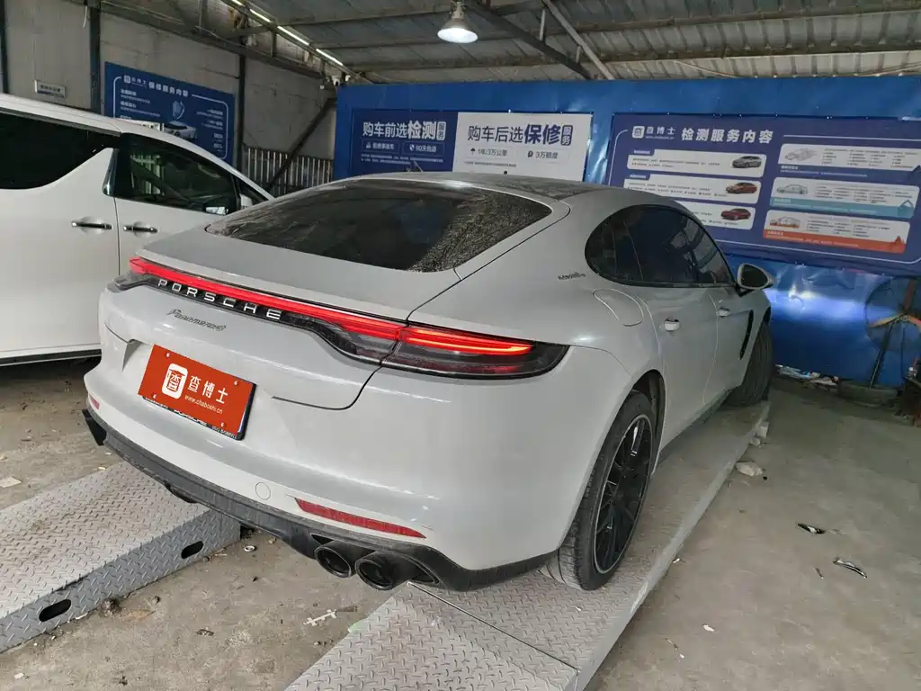 PORSCHE PANAMERA