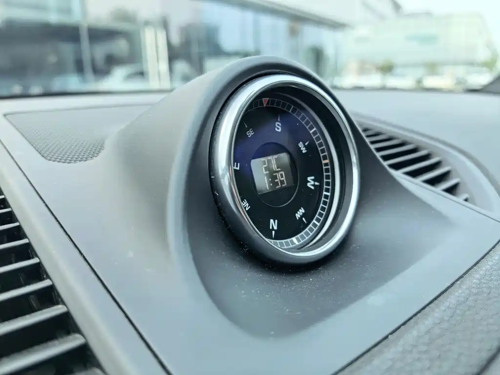 Porsche Macan — миниатюра 10