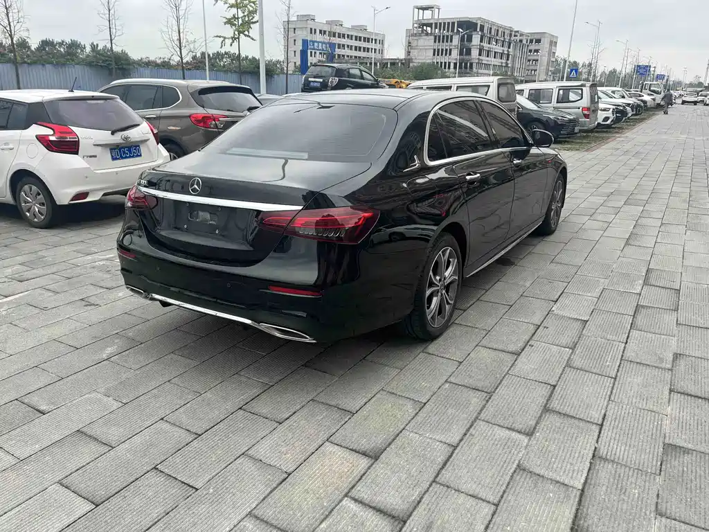 Mercedes-Benz E-Class — миниатюра 5