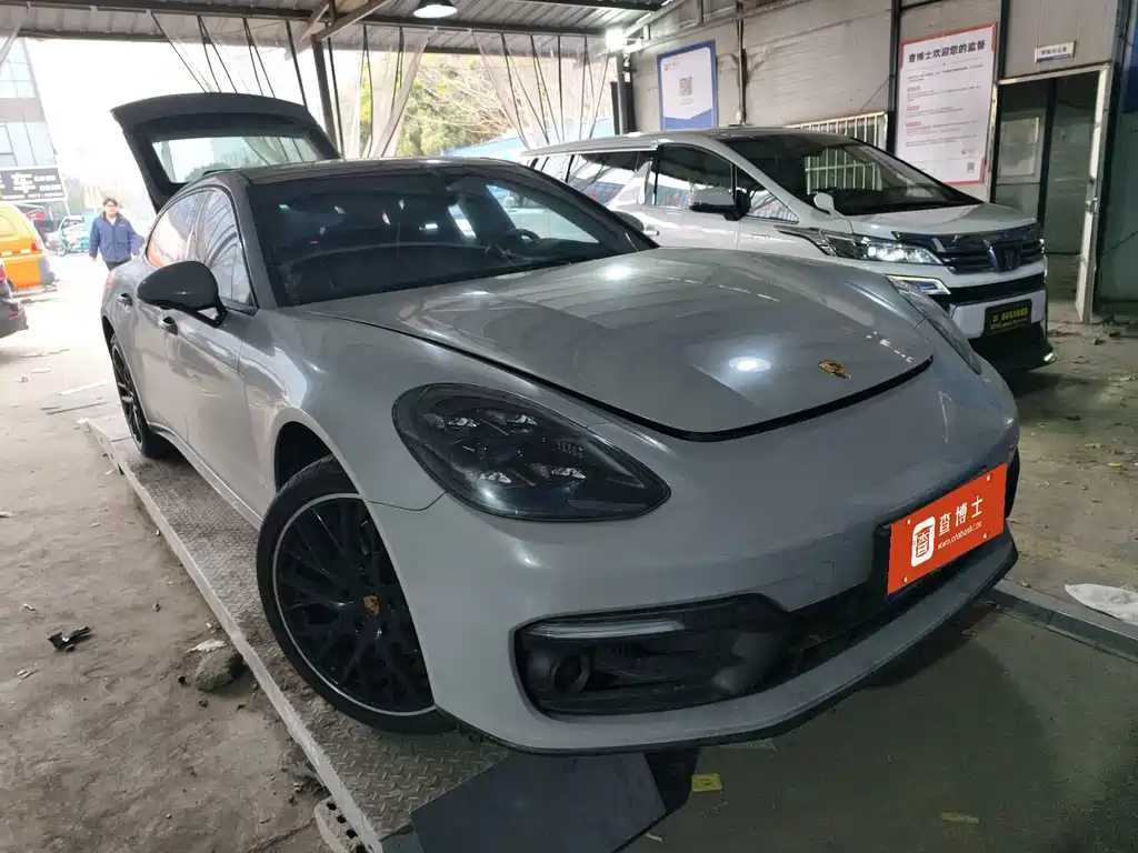 PORSCHE PANAMERA
