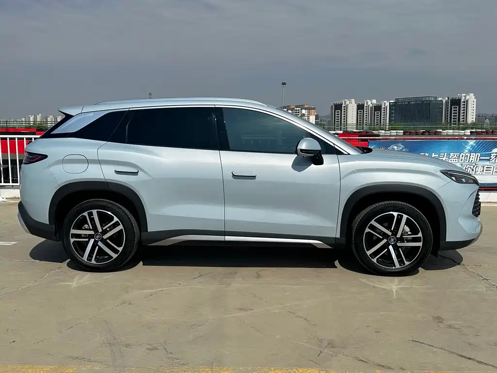 BYD L DM-i — миниатюра 4