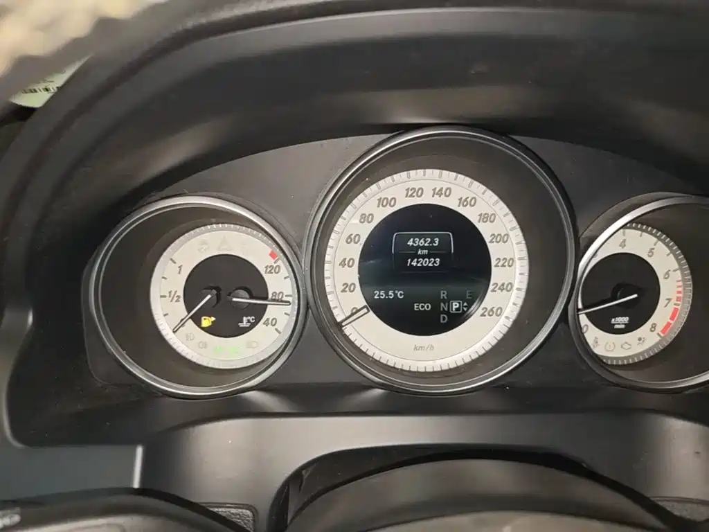 Mercedes-Benz E-Class (Import) — миниатюра 12