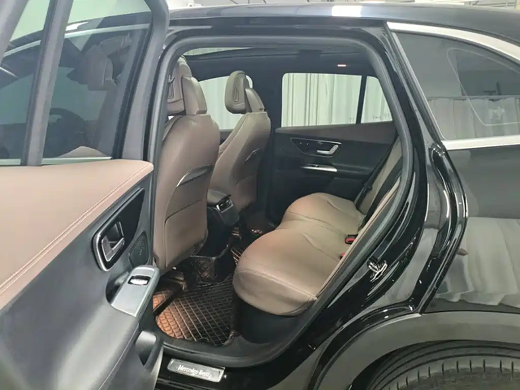 Mercedes-Benz EQE SUV — миниатюра 8