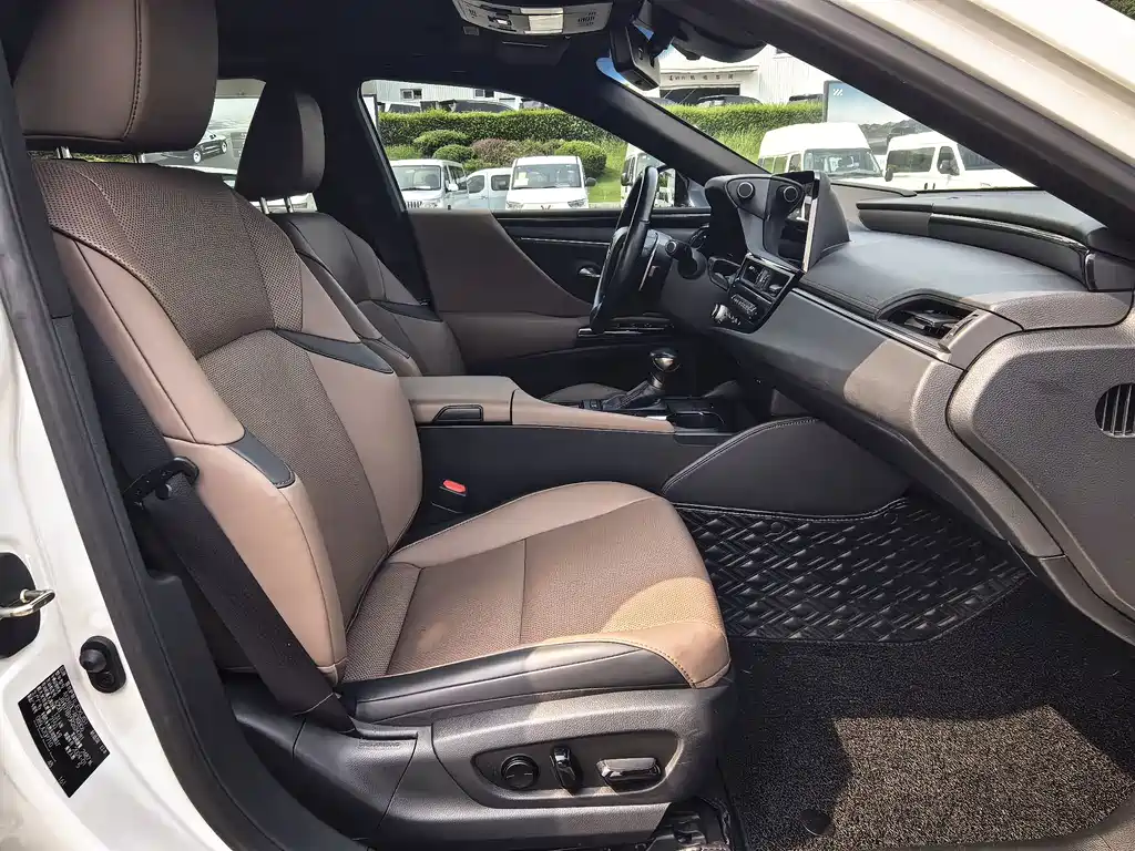 Lexus ES — миниатюра 12