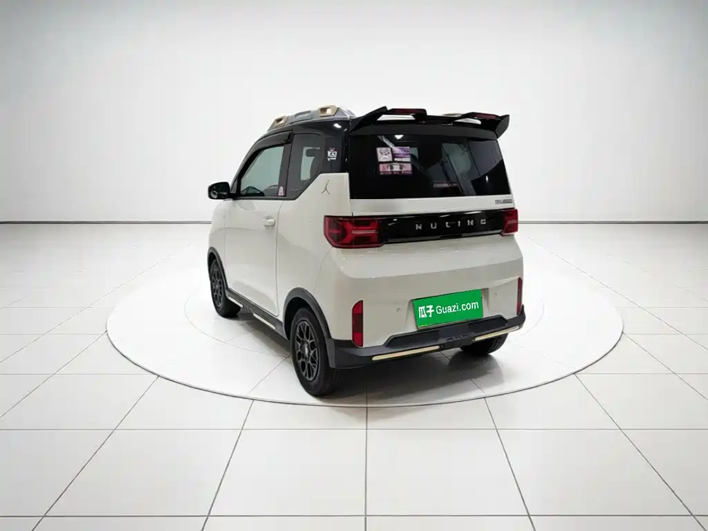Wuling MINIEV — миниатюра 4