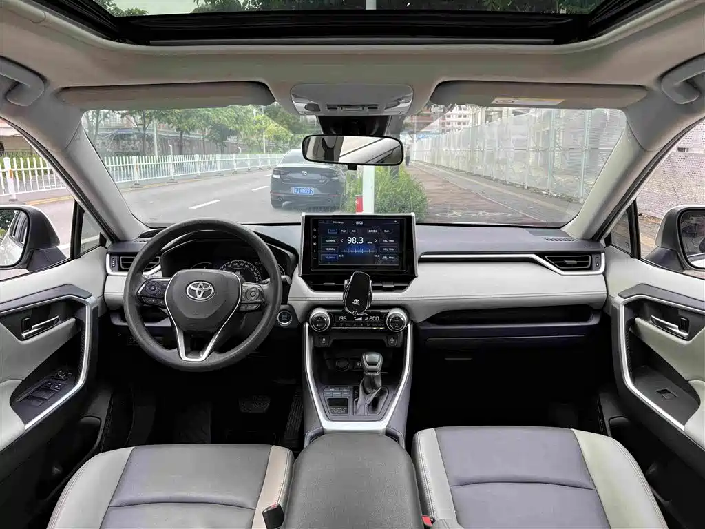 Toyota RAV4 — миниатюра 12