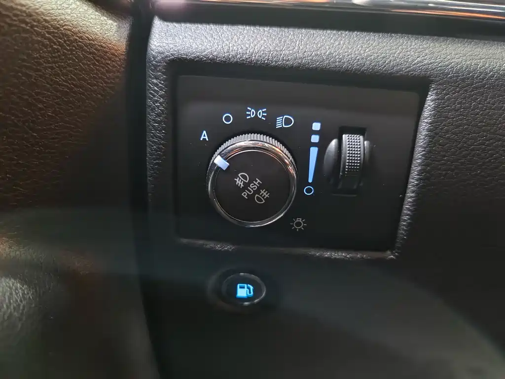 Jeep Grand Cherokee (Import) — миниатюра 9