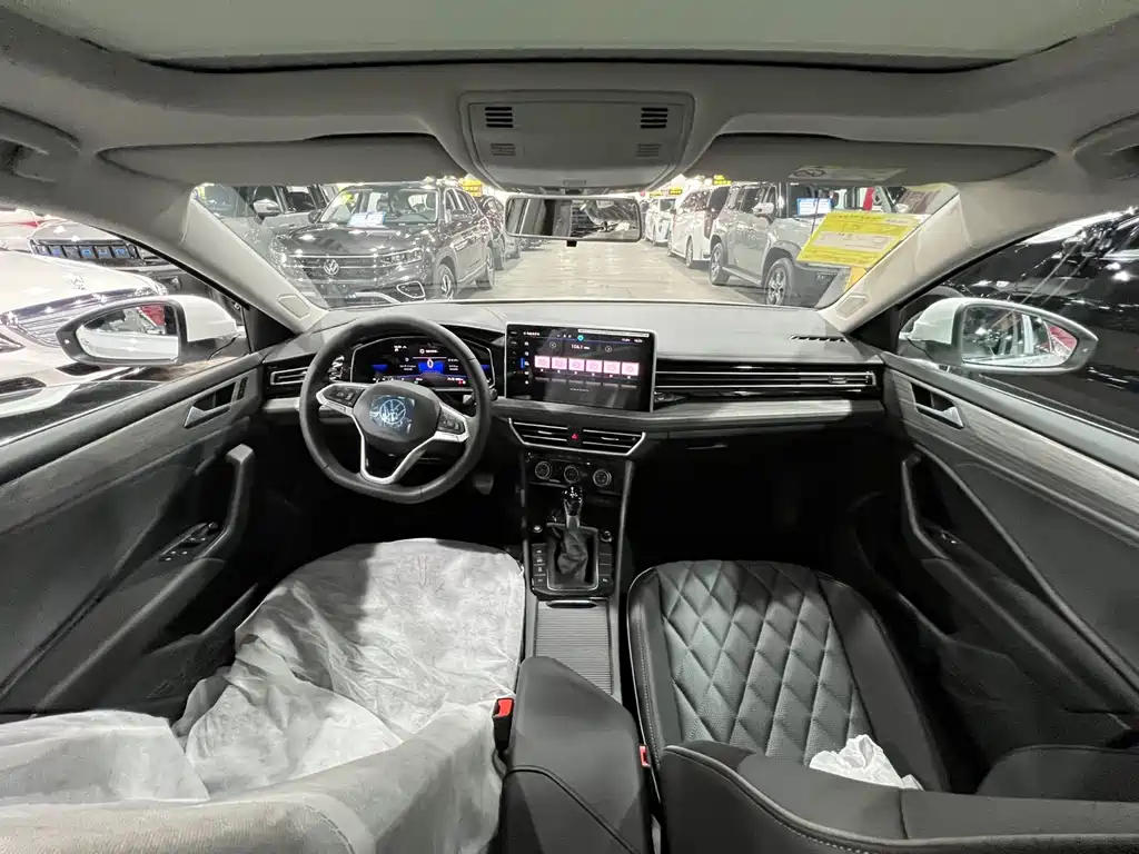 Volkswagen Sagitar 2025 300TSI DSG