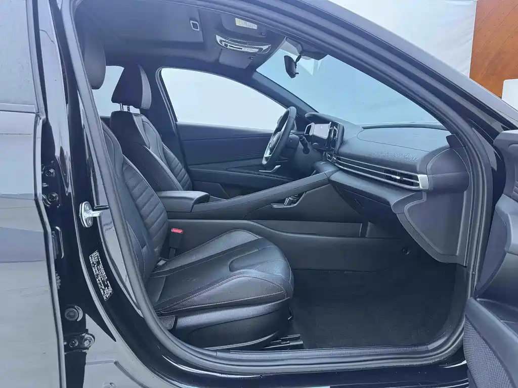 Hyundai Elantra — миниатюра 16