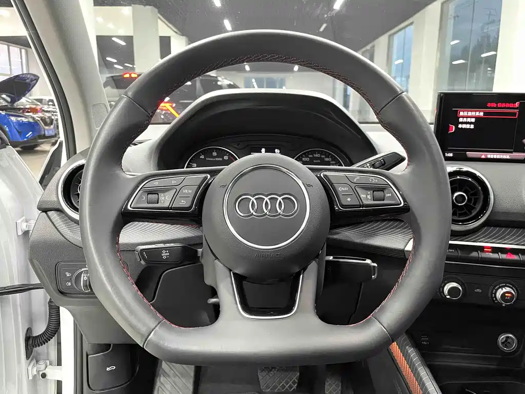 Audi Q2L 2023 35TFSI