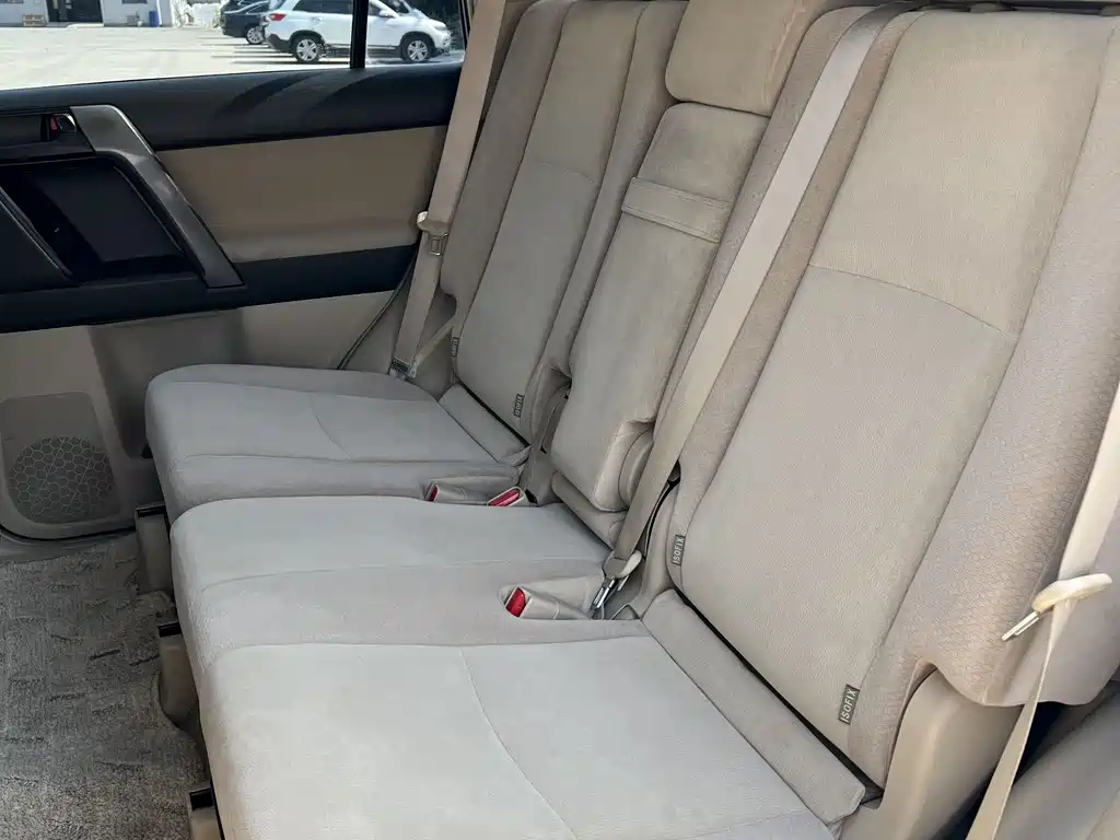 Toyota Land Cruiser Prado 2010 2.7L AT Standard