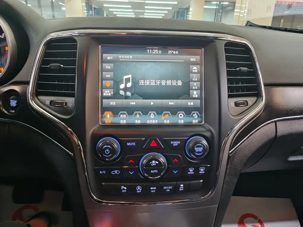 Jeep Grand Cherokee (Import) — миниатюра 7