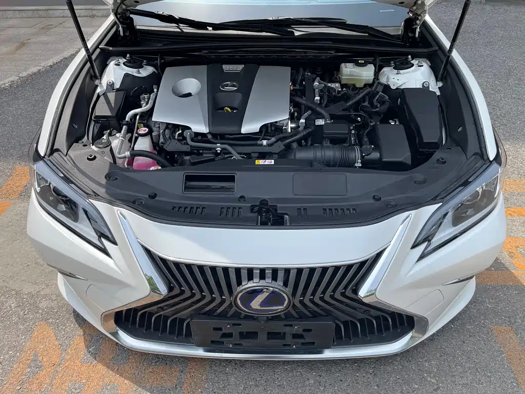 Lexus ES 2020 300h
