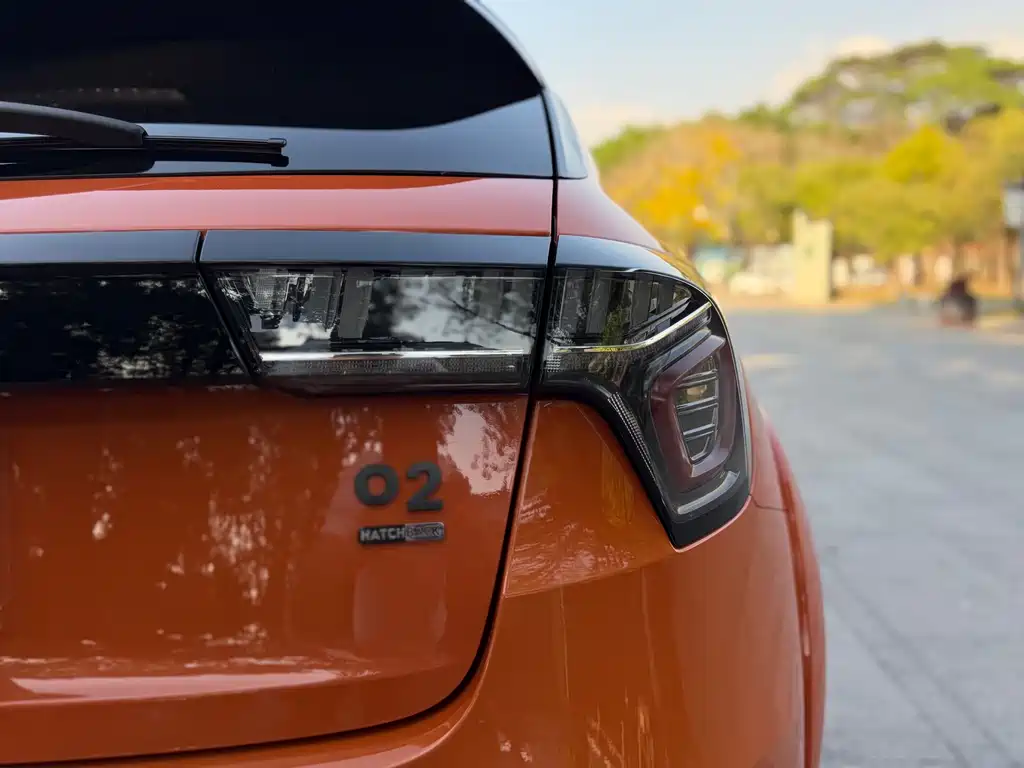 LYNK & CO. 02 HATCHBACK