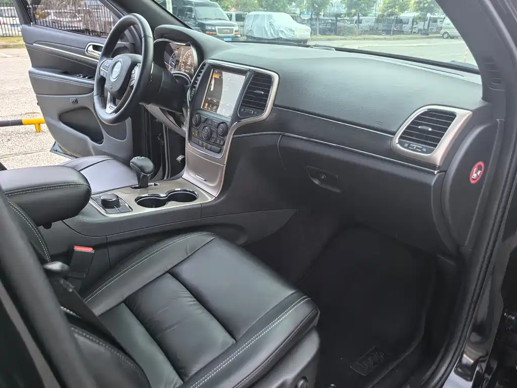 Jeep Grand Cherokee (Import) — миниатюра 11