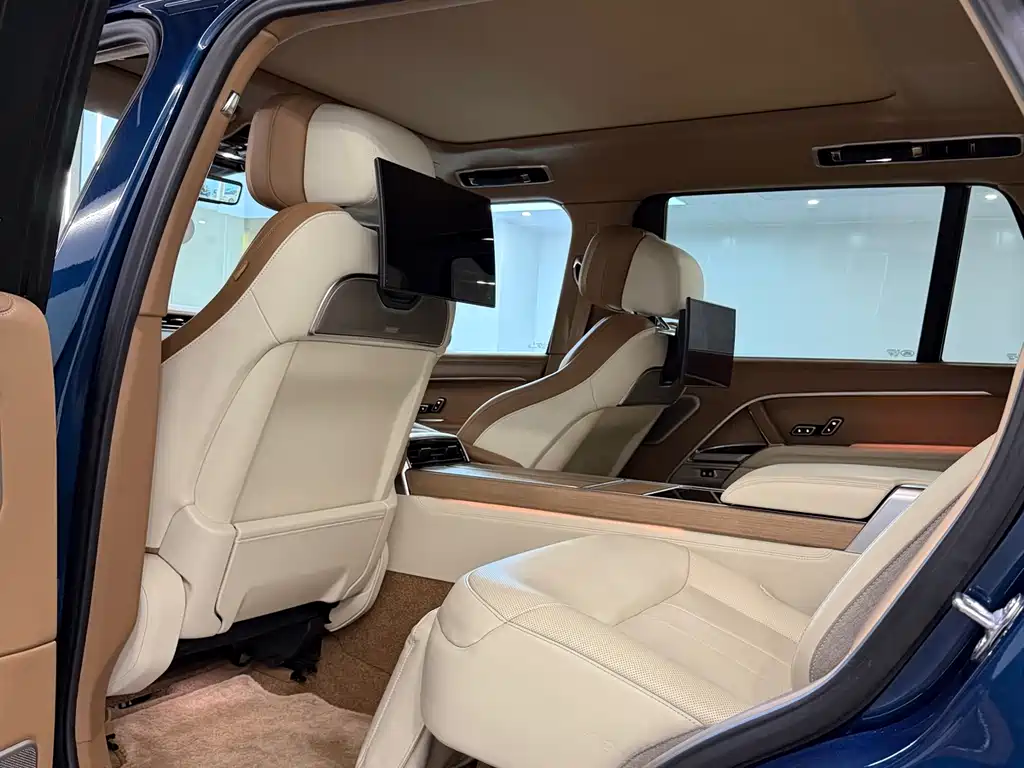 Land Rover Range Rover 2024 4.4 V8 SV Long Wheelbase 4 мест