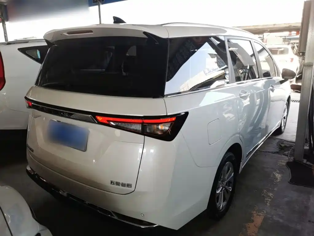 Wuling Jiachen — миниатюра 7