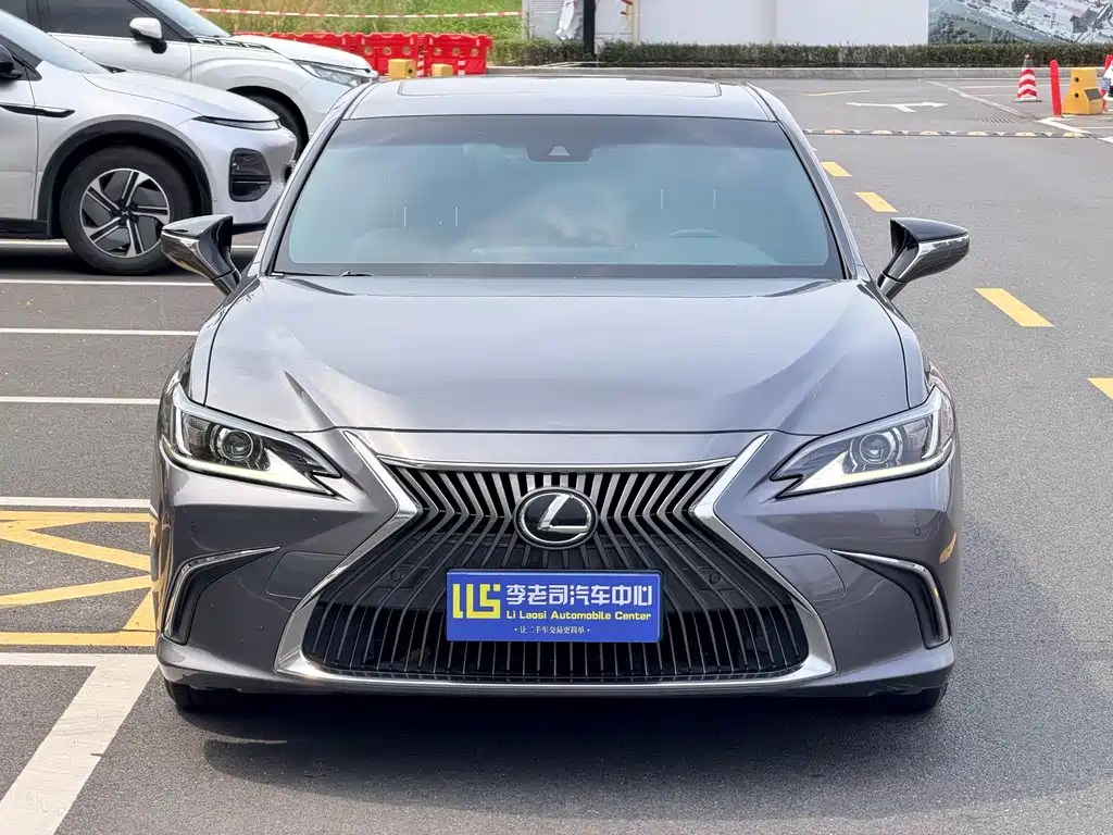 Lexus ES 2020 200