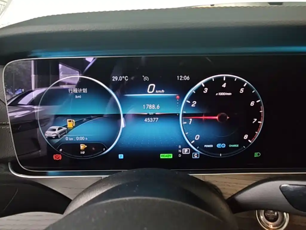 Mercedes-Benz E-Class — миниатюра 12