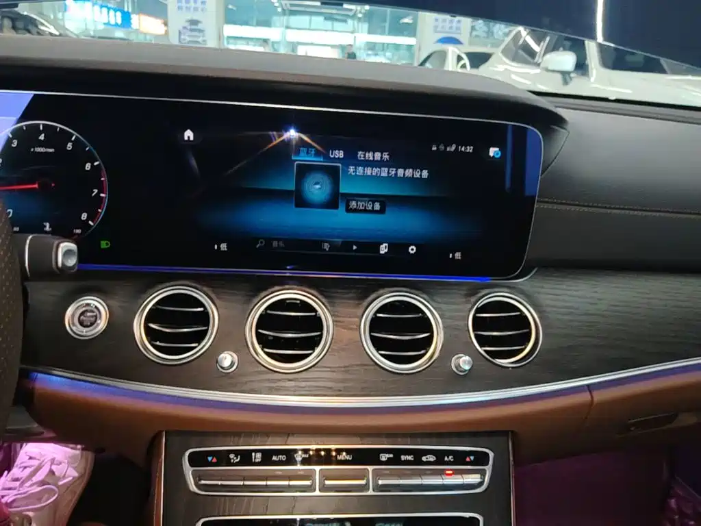 Mercedes-Benz E-Class — миниатюра 13