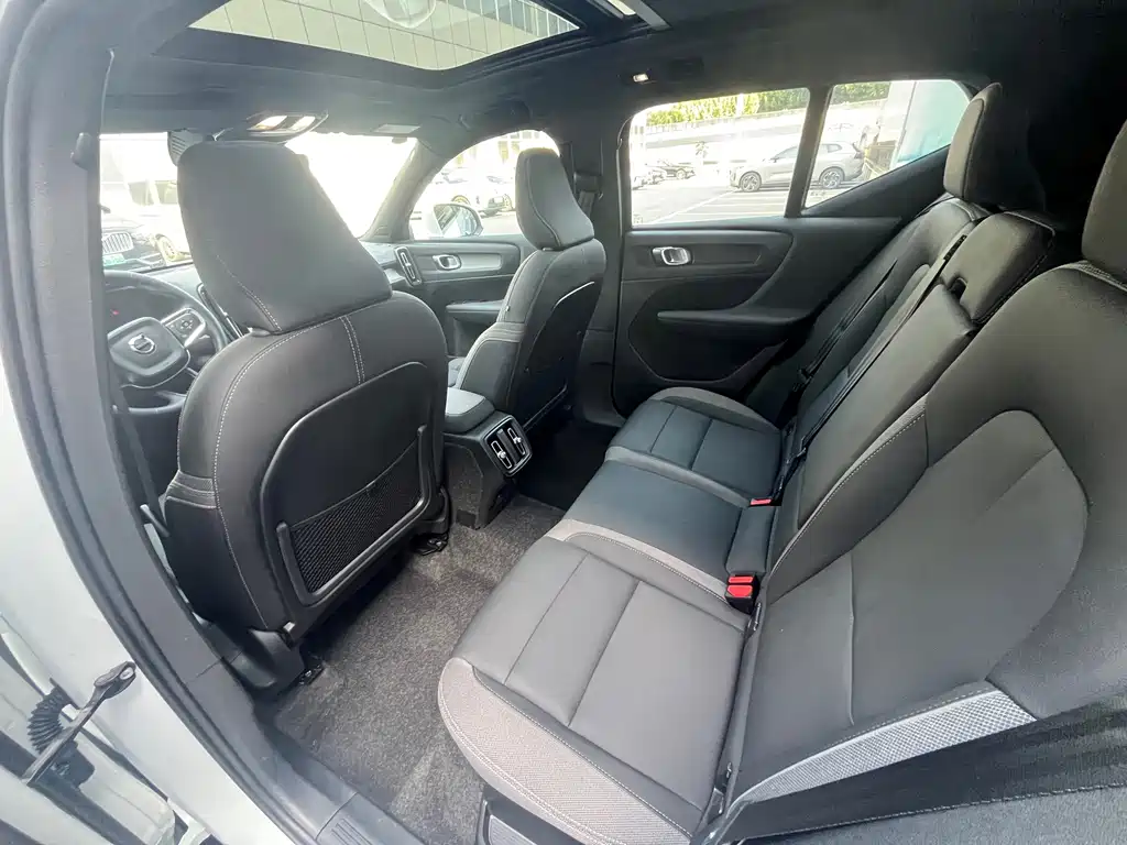 Volvo XC40 — миниатюра 10