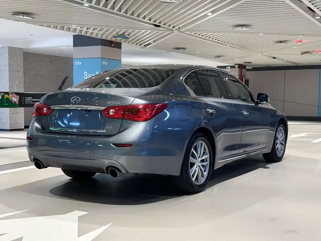 INFINITI Q50L