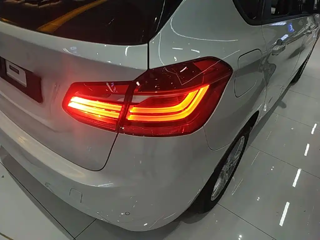 BMW 2 Series Active Tourer — миниатюра 8