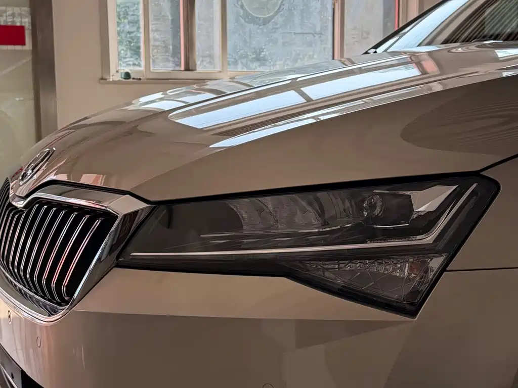 Skoda Superb — миниатюра 8