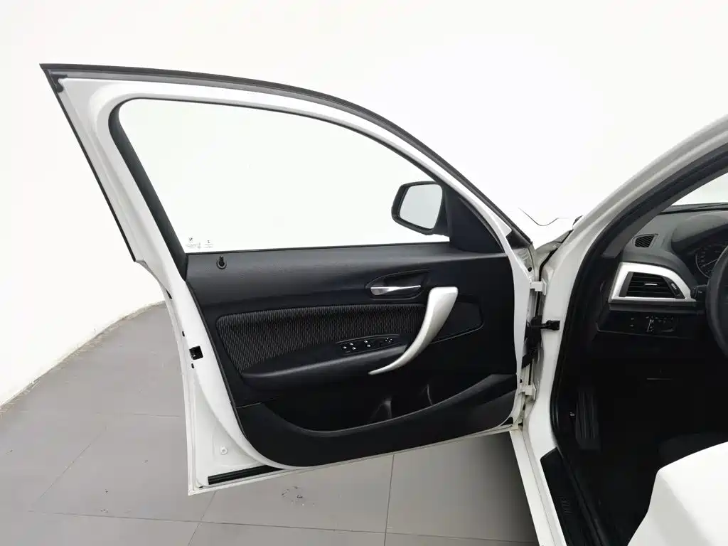BMW 1 Series (Import) — миниатюра 8