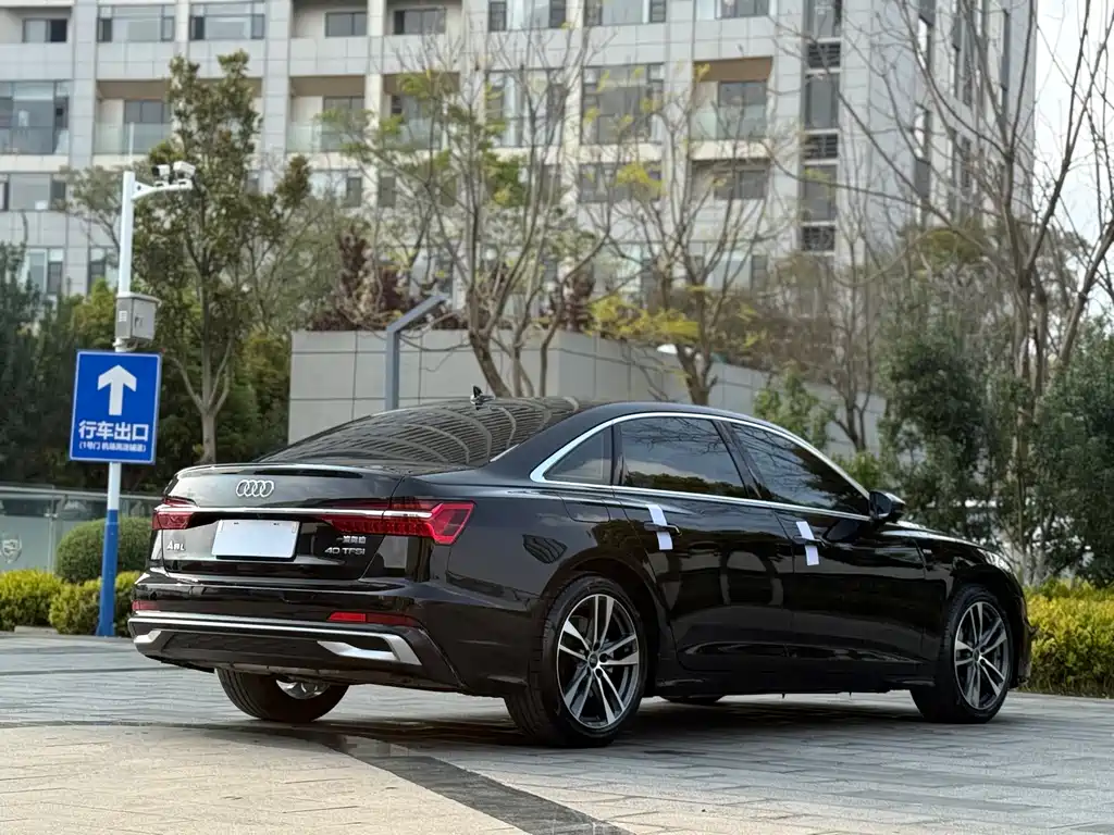 Audi A6L 2023 40 TFSI Luxury