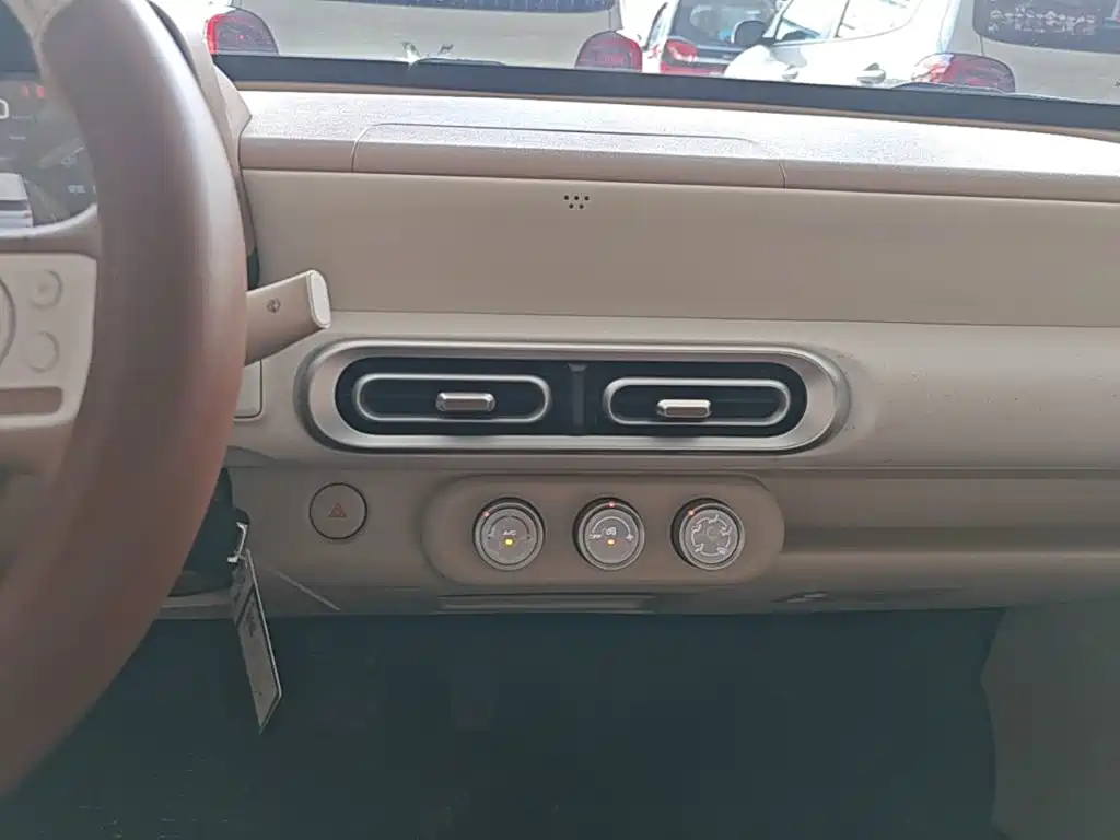 Wuling MINIEV — миниатюра 13