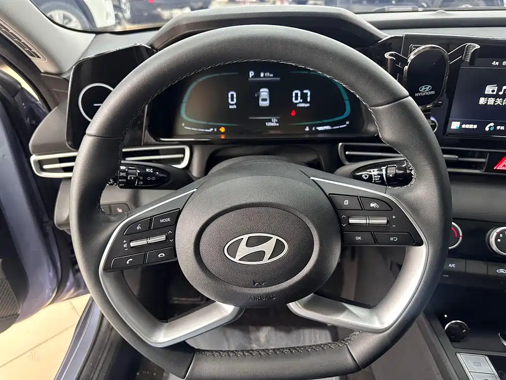 Hyundai Elantra — миниатюра 7
