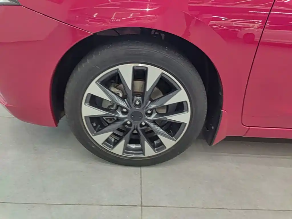 Nissan Bluebird — миниатюра 23