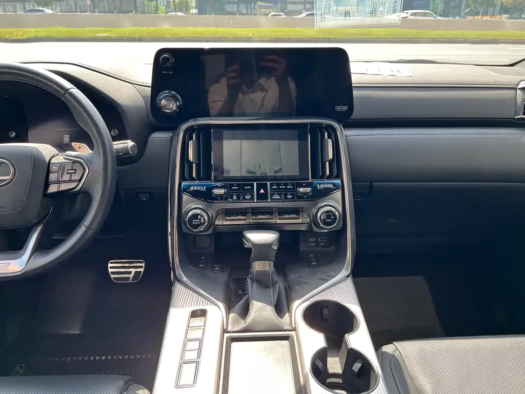 Lexus LX 2023 600
