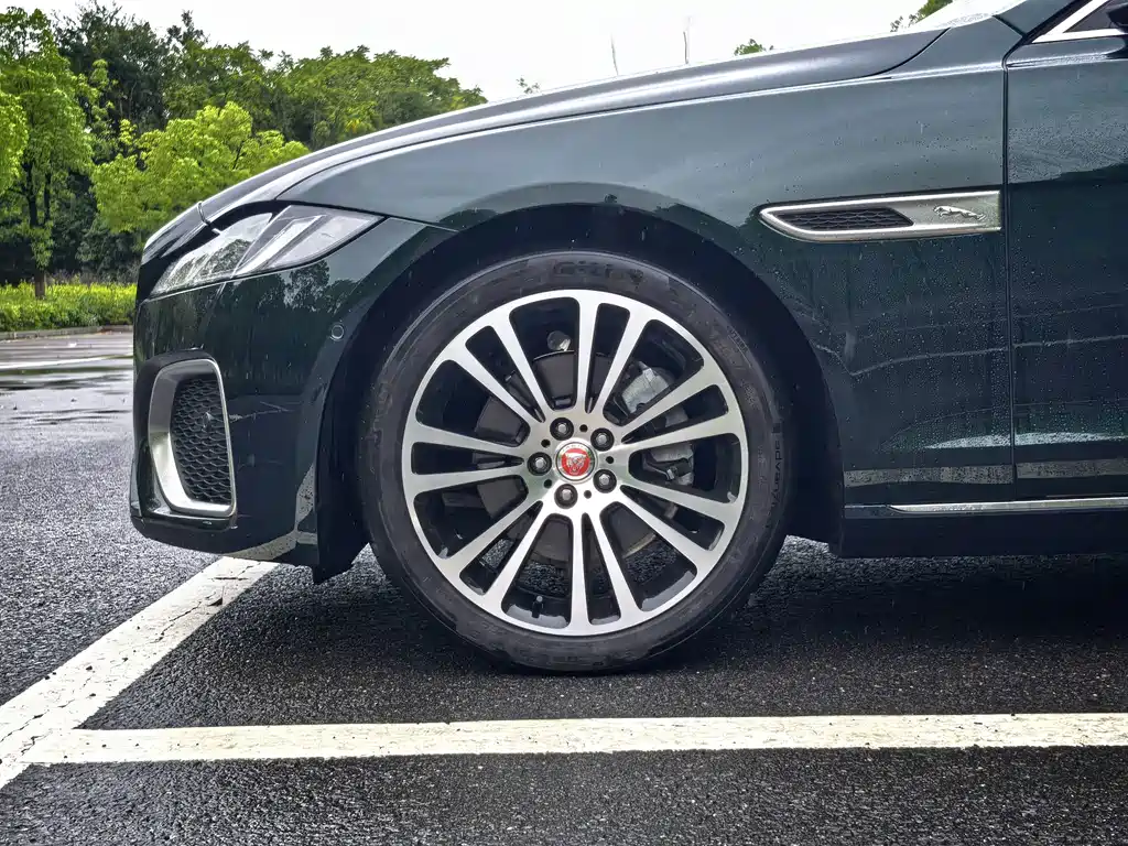 Jaguar XFL — миниатюра 9