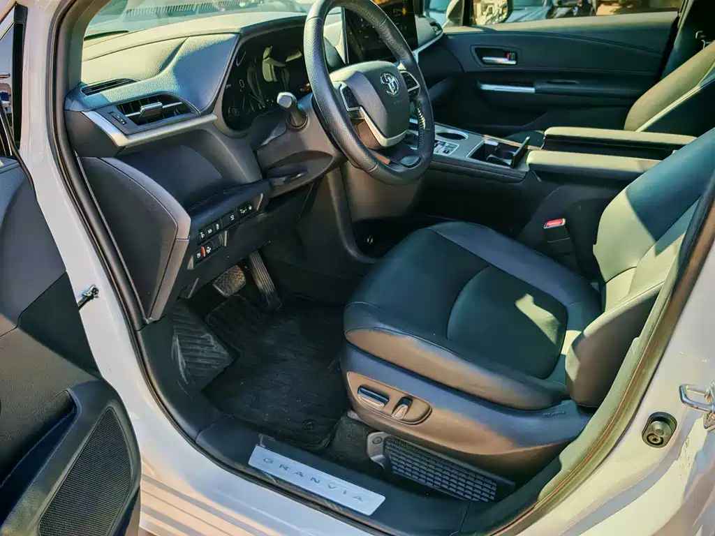 Toyota Granvia 2024 2.5L Luxury PLUS
