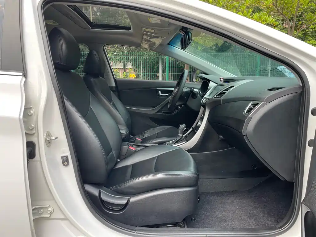 Hyundai Elantra Langdong — миниатюра 7