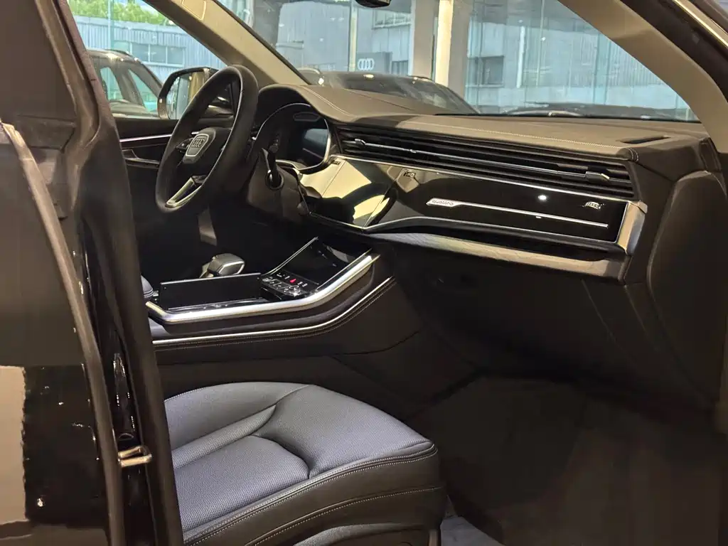 Audi Q8 2024 55 TFSI Luxury