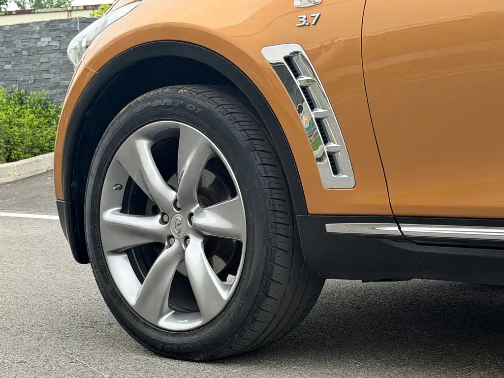 Infiniti QX70 2013 3.7L