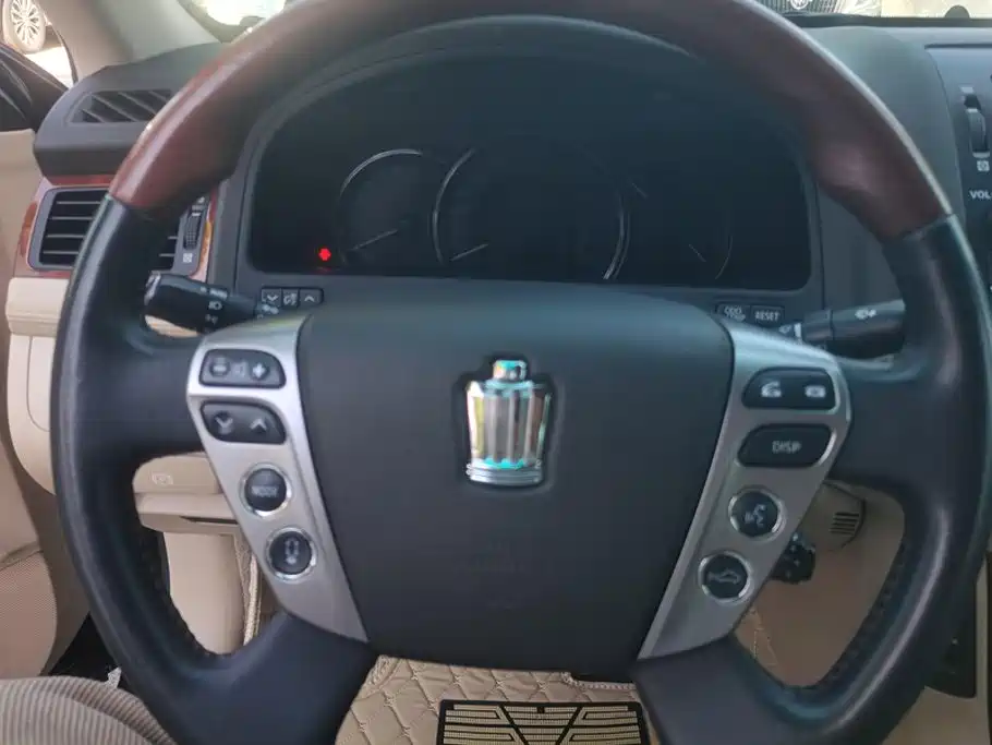 Toyota Crown — миниатюра 15
