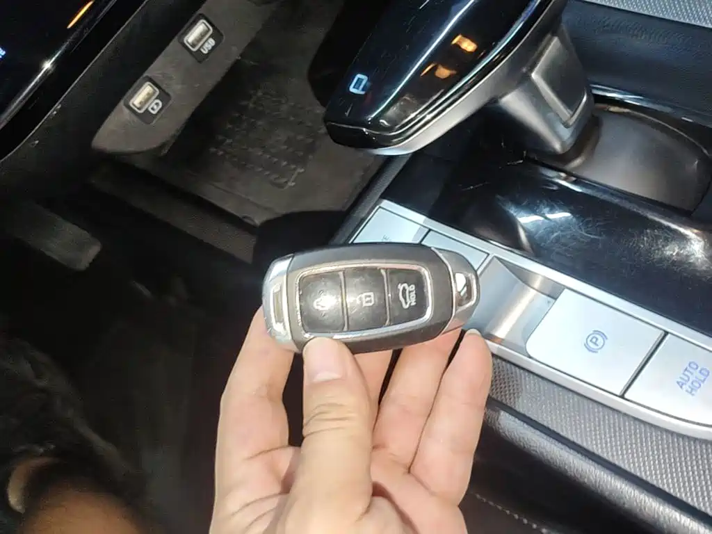 Hyundai Elantra — миниатюра 9