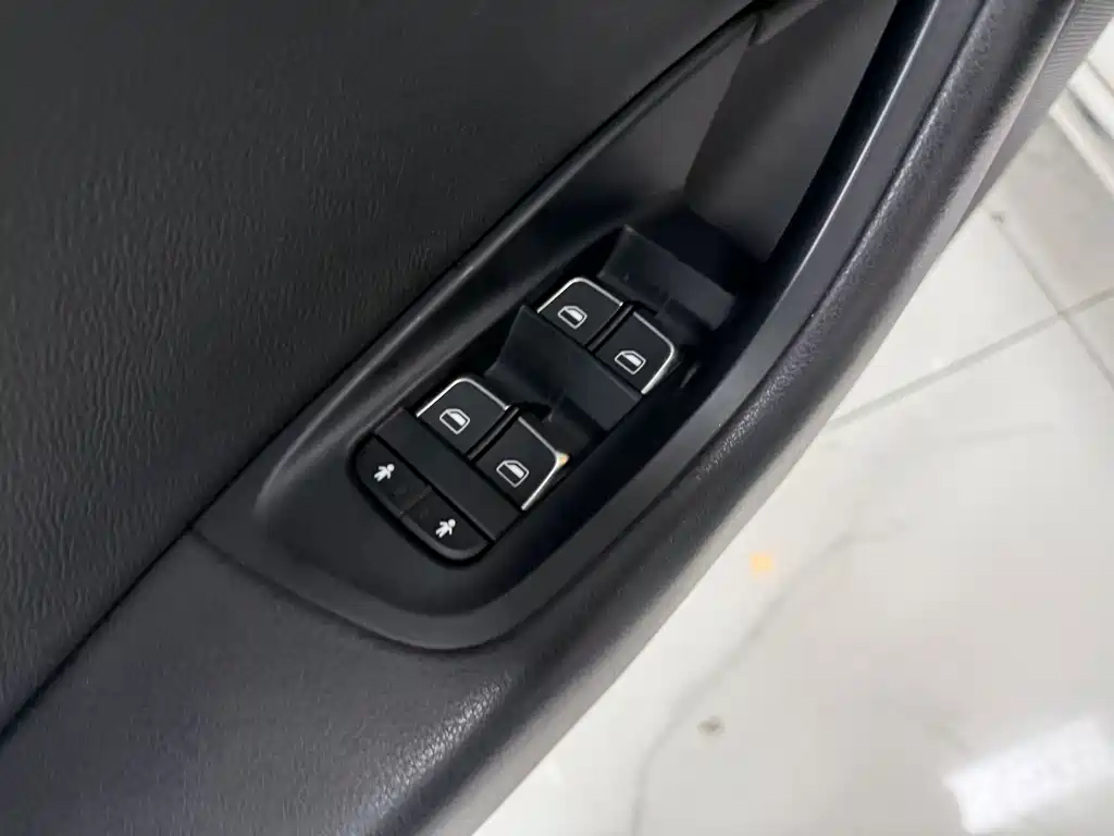 Audi A6L — миниатюра 10