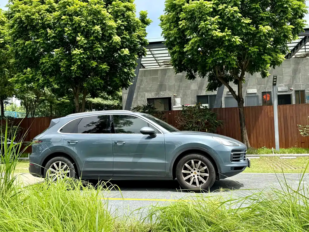 Porsche Cayenne — миниатюра 8