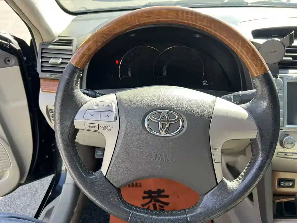 Toyota Camry — миниатюра 10