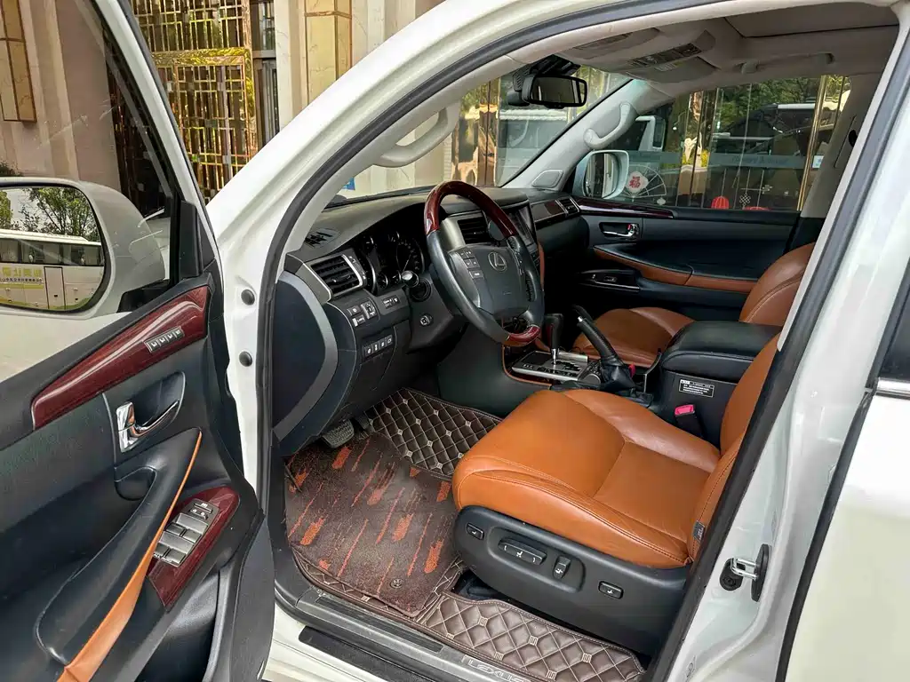 Lexus LX 2013 570