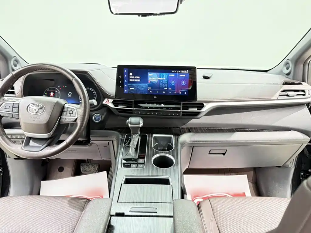 Toyota Sienna 2023 2.5L