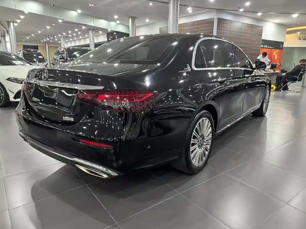 Mercedes-Benz E-Class — миниатюра 5