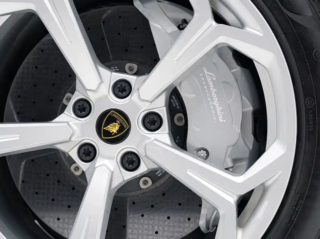 Lamborghini Urus — миниатюра 3