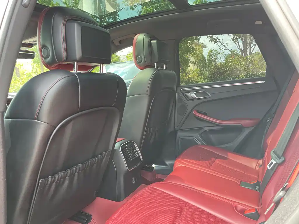Porsche Macan — миниатюра 7