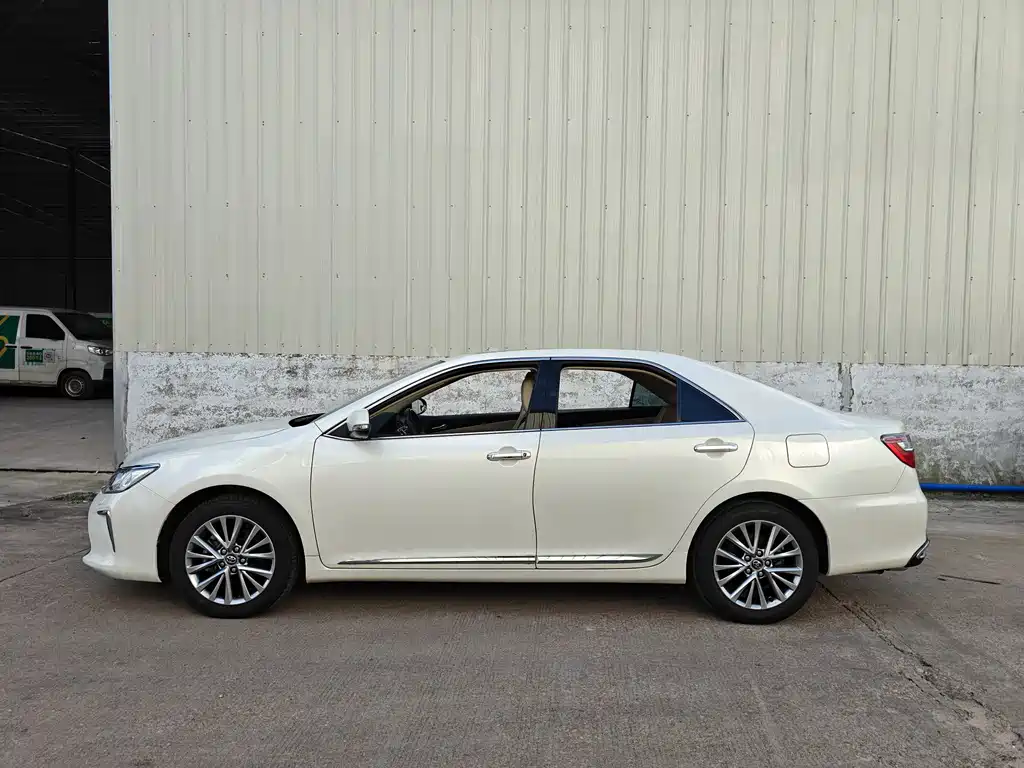Toyota Camry — миниатюра 7